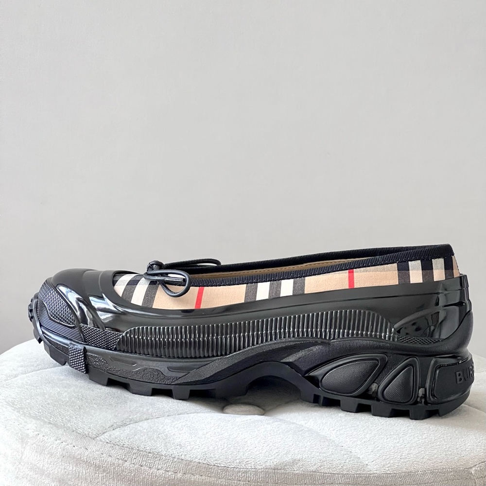 Burberry Black Patent & Beige Nova Check Chunky Ballet Flats - Picture 14 of 15